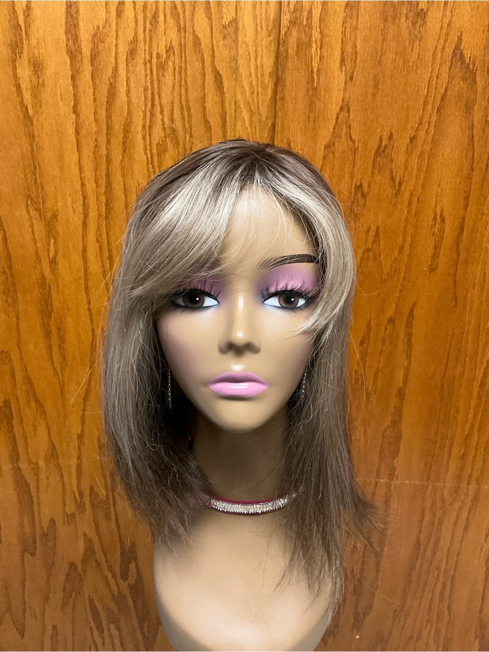 Neutral Ash Blonde Layered Women’s Wig with Side Bangs
